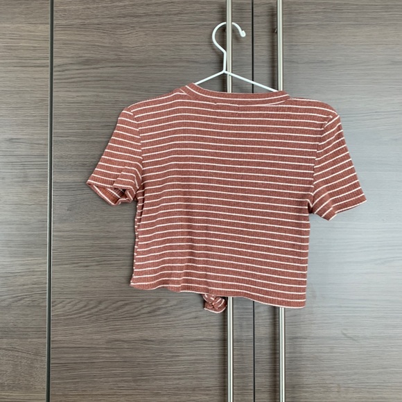 Cropped Tie Knot Tee - Picture 3 of 4